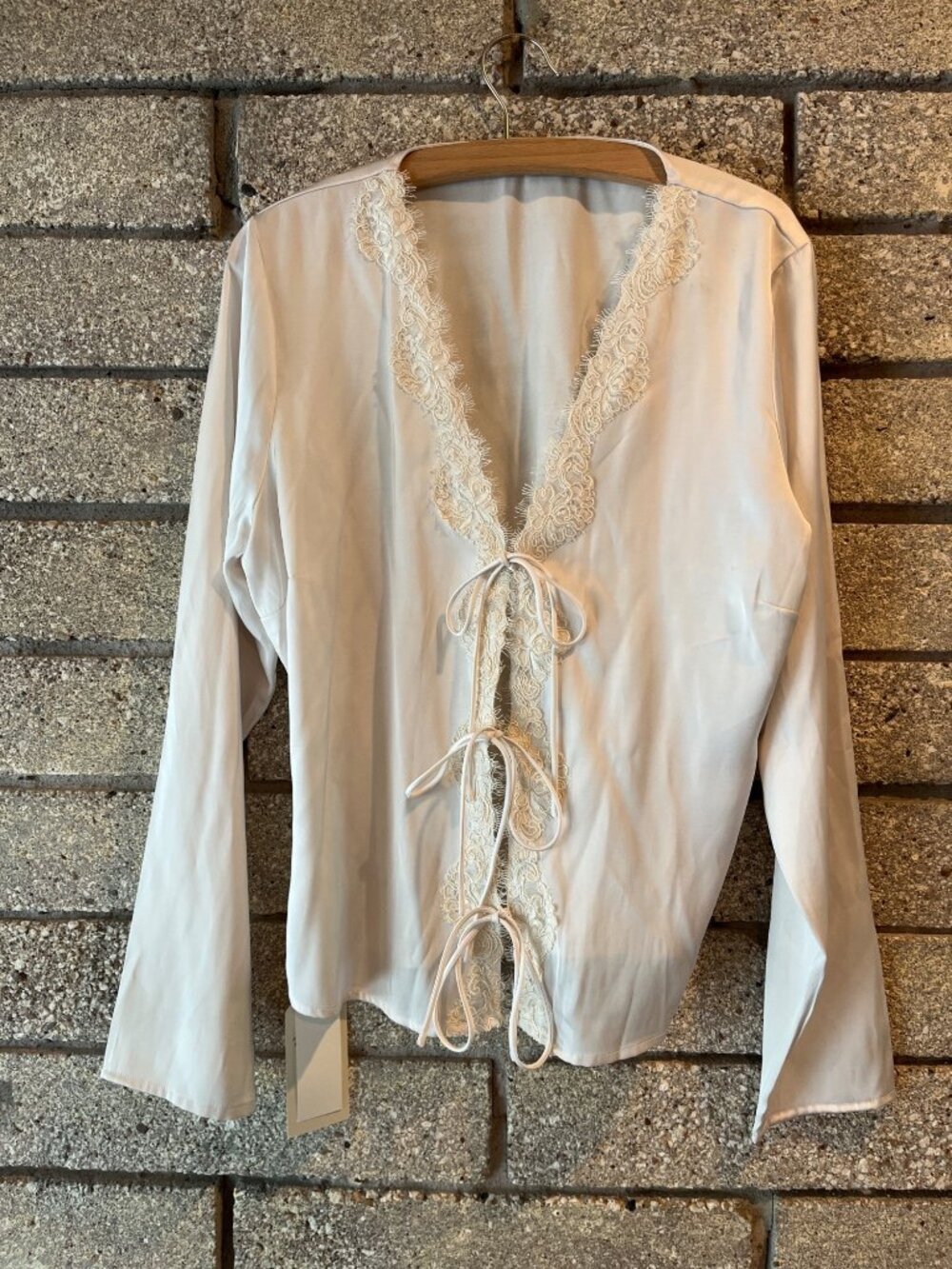 Abercrombie & Fitch White Lace Trim Long Sleeve Tie Front Top L